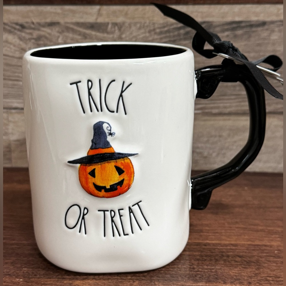 Cute 🥰 TRICK OR TREAT Jack-o’-lantern 🎃 with a Witch 🧙♀️ Hat MUG - NEW